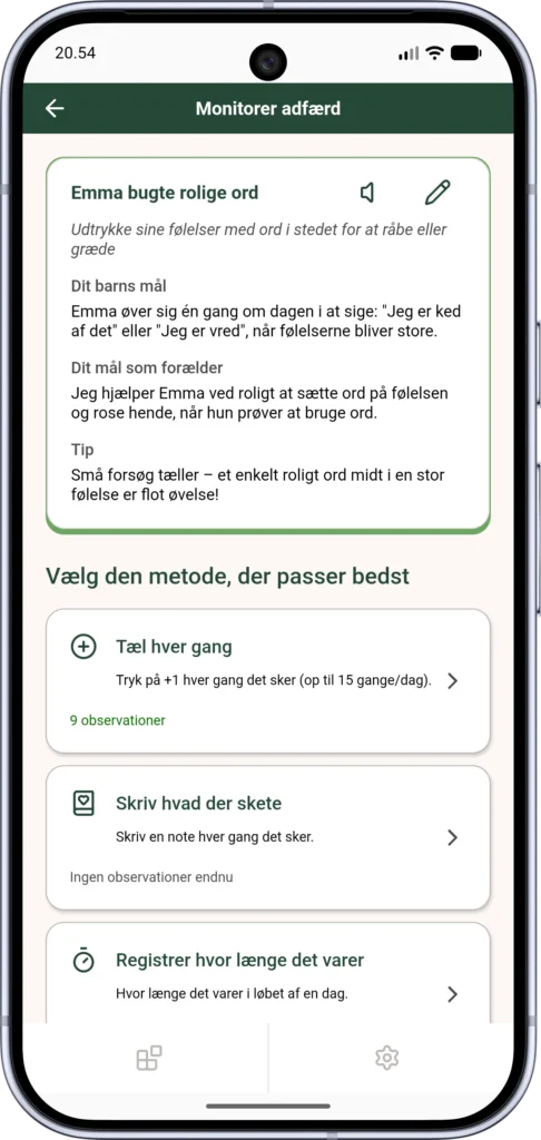 App-skærmen "Monitorer adfærd" på en telefon med adfærden "Emma brugte rolige ord", barnets og forælderens mål, et tip og metoder til registrering